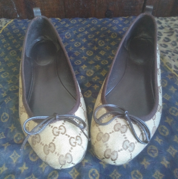 Authentic Gucci Flats - Picture 1 of 12